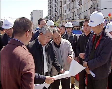 刘可：全面加快施工进度，，，，，，，为自治区60周年献礼